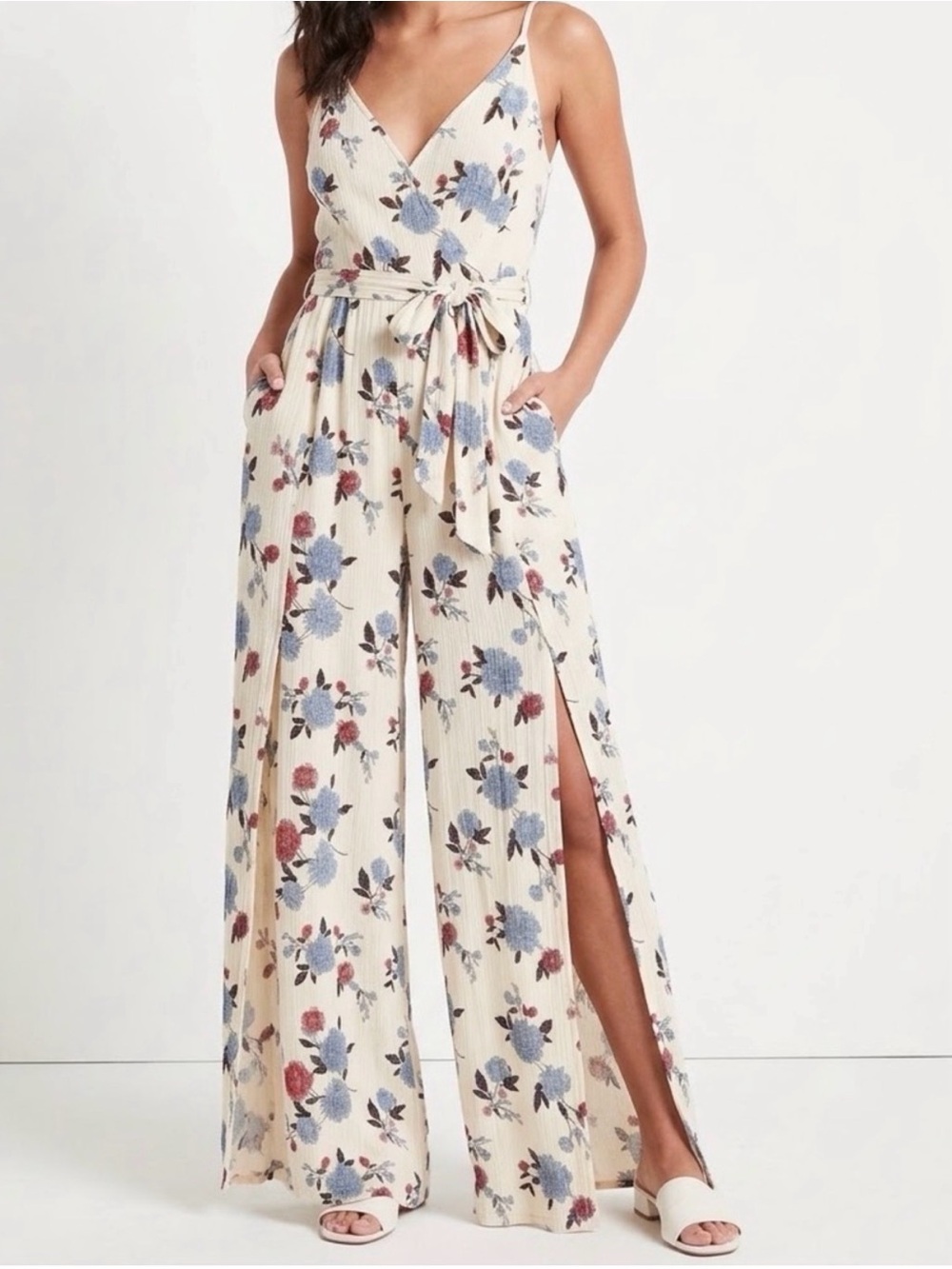 American Eagle Floral Tulip Leg Jumpsuit with Front Leg Slits NWT Size 0